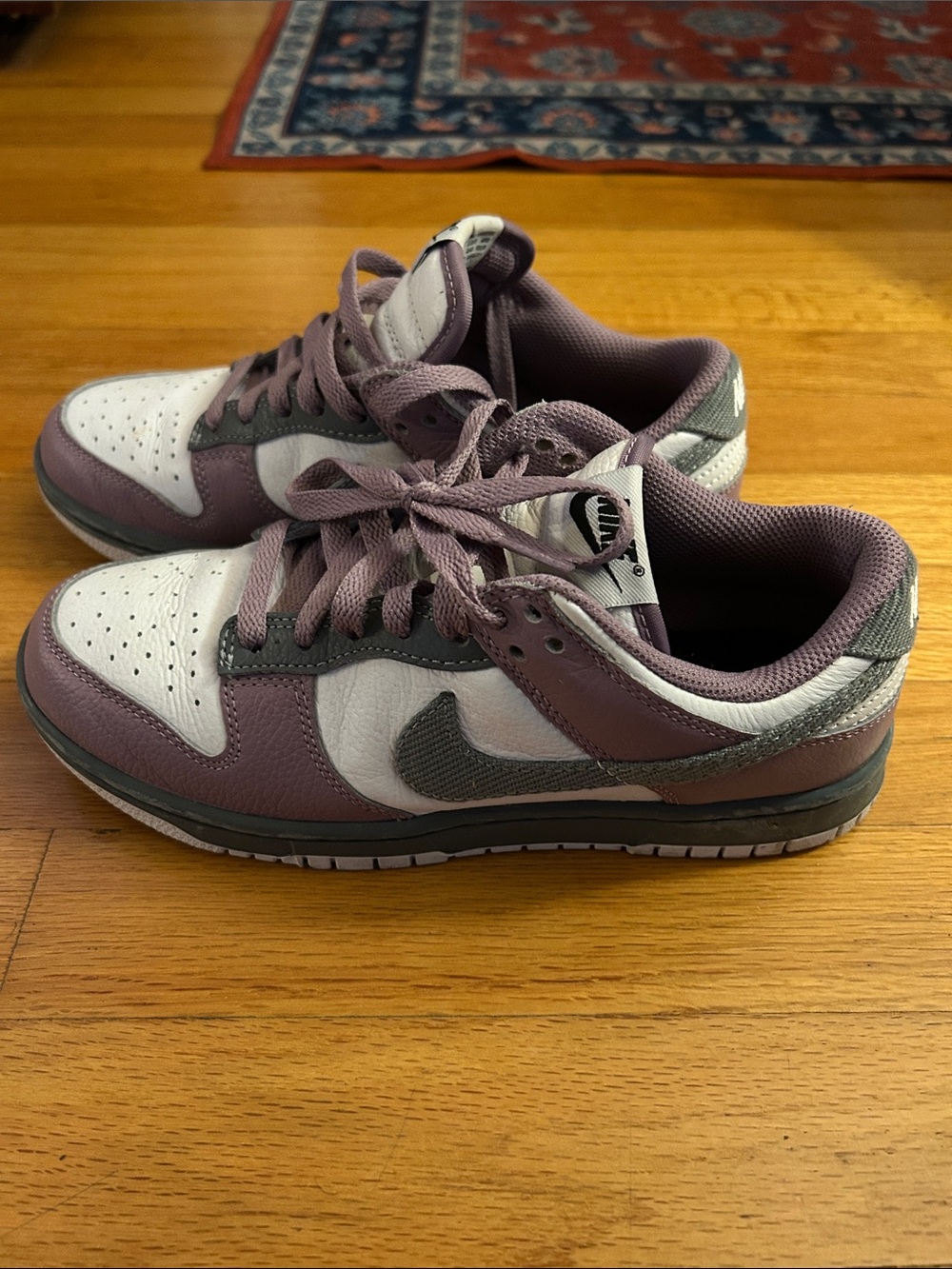 Nike dunk men’s 6 (comparable to women’s 7.5) — White & Mauve/purple & grey